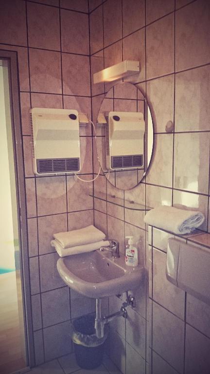 Pension Zur Sonne Wittenweier Schwanau Zimmer foto